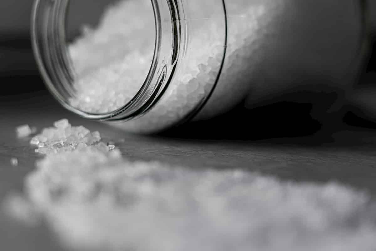Sodium chloride solutions not a good experimental substitute for sea water