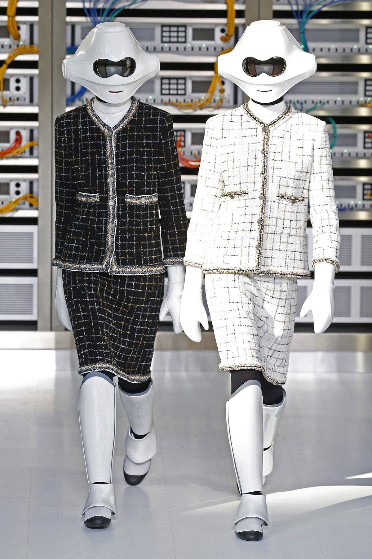 Daniel Björk: Tänker du klä din hubot i Chanel eller Louis Vuitton?