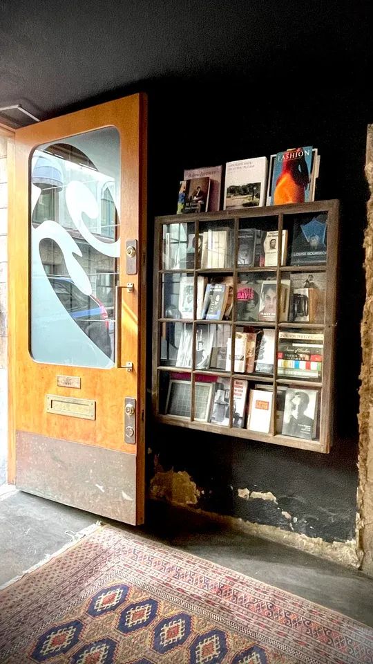 Stockholmska kulturprofiler om sin relation till JUS