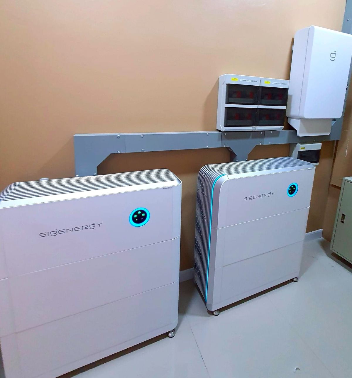 Buang Khan 2x10 kw inverters 4x9 kwh LFP batteries