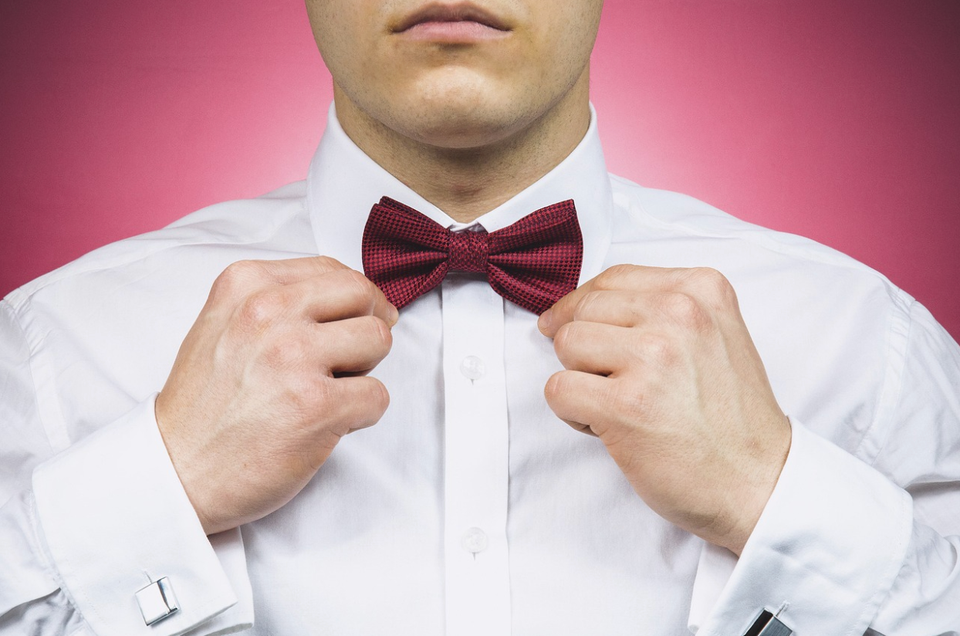 Come gli accessori giusti possono trasformare un outfit formale