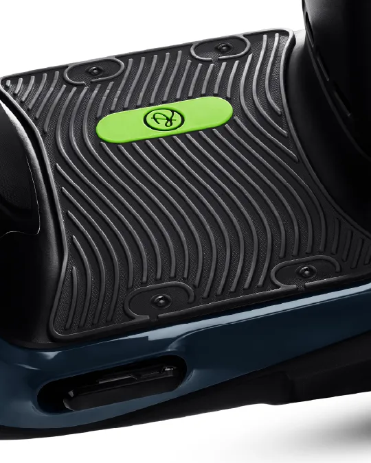 Close-up: A Dew Green floormat fitted atop River Indie’s flat, spacious floorbed.
