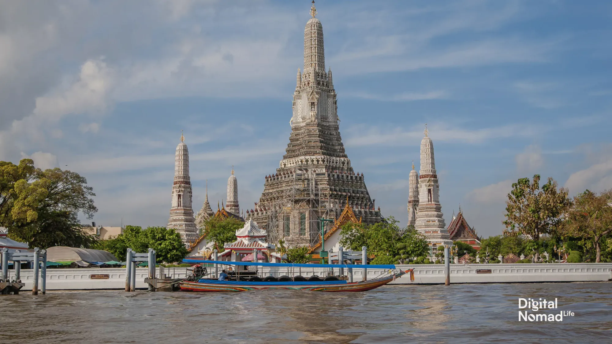 The view of Wat Arun Chao Phraya Tourist Boat