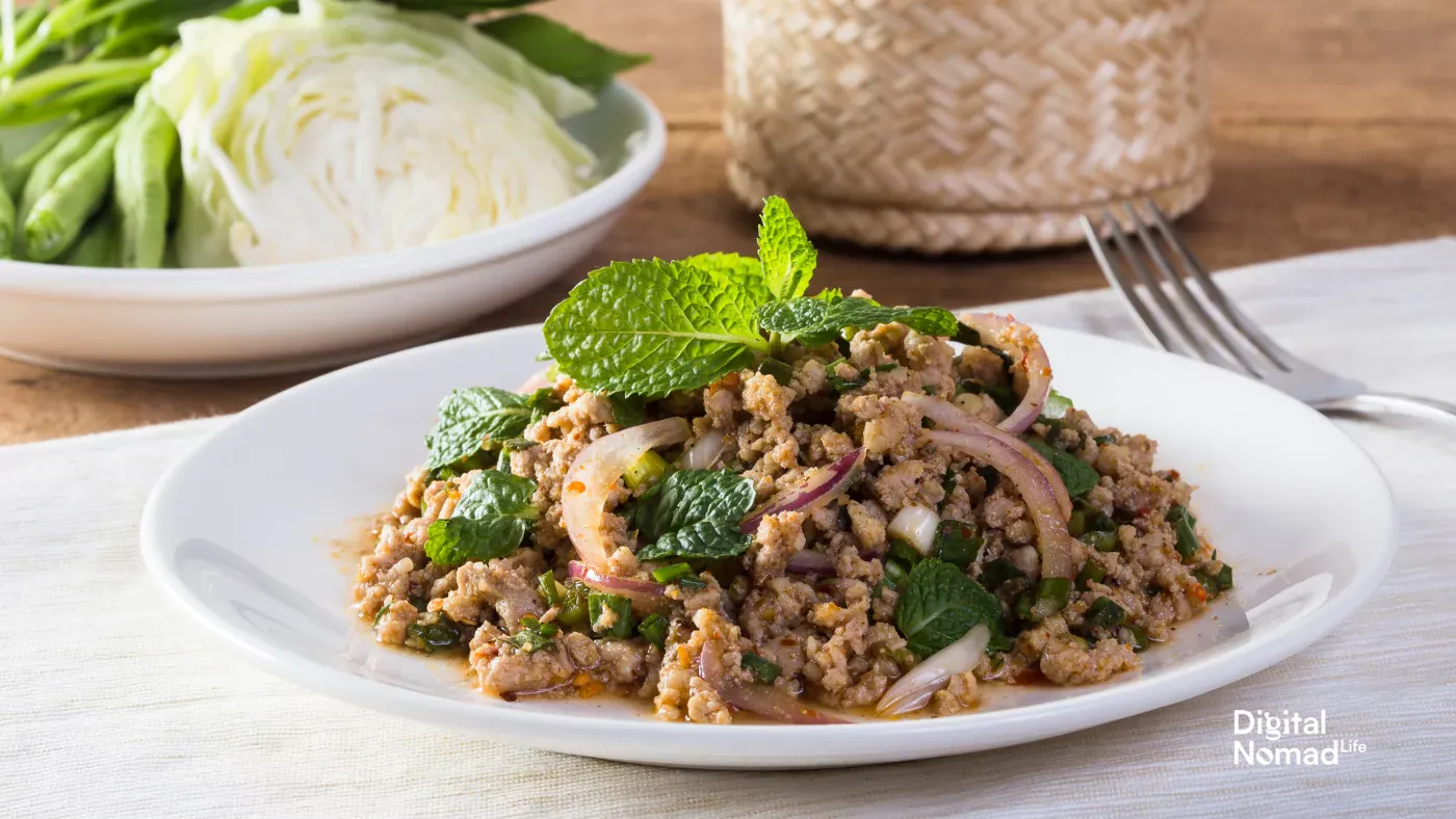 Laab minced meat dish