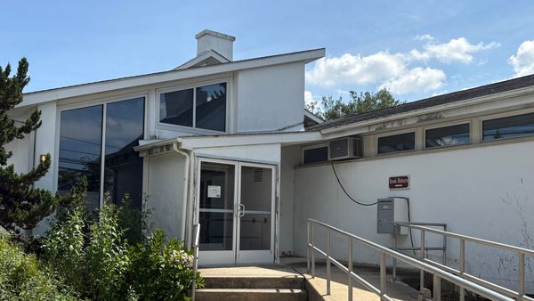 Photograph of the building by Middletown Observer.