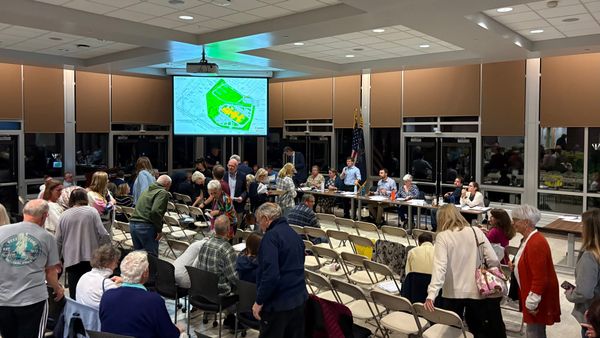 Photograph of the meeting by Middletown Observer.