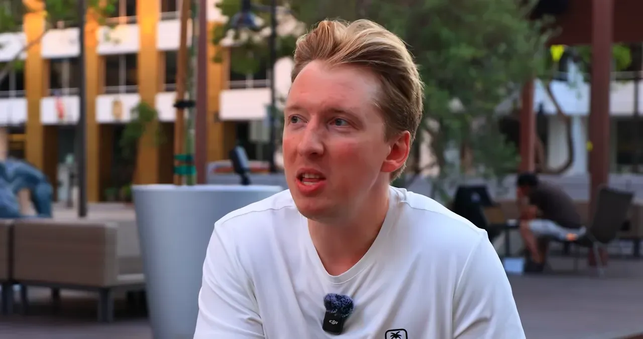 Анатолий: приехал молодым — это помогло