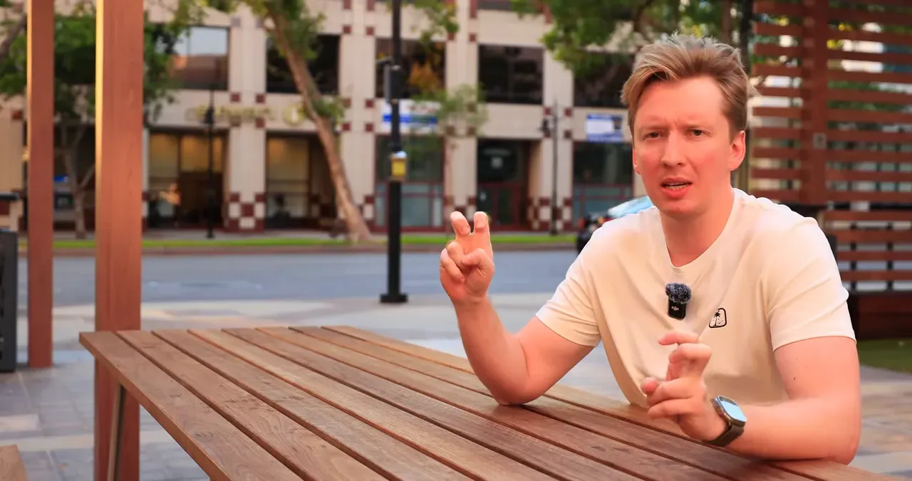 Кто жалуется — как правило те, кто работает на первичных эмигрантских профессиях