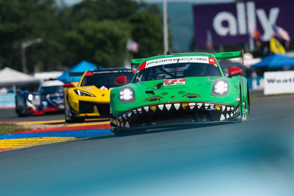 Porsche 911 GT3 R, AO Racing (#77), Klaus Bachler (AUT), Laurin Heinrich (DEU)