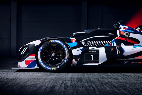 BMW Unveils Hybrid Powerhouse: The M Hybrid V8 Debuts in Milan's Fashion District