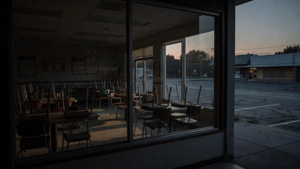 Why Are America's Restaurant Chains All Closing at Once?