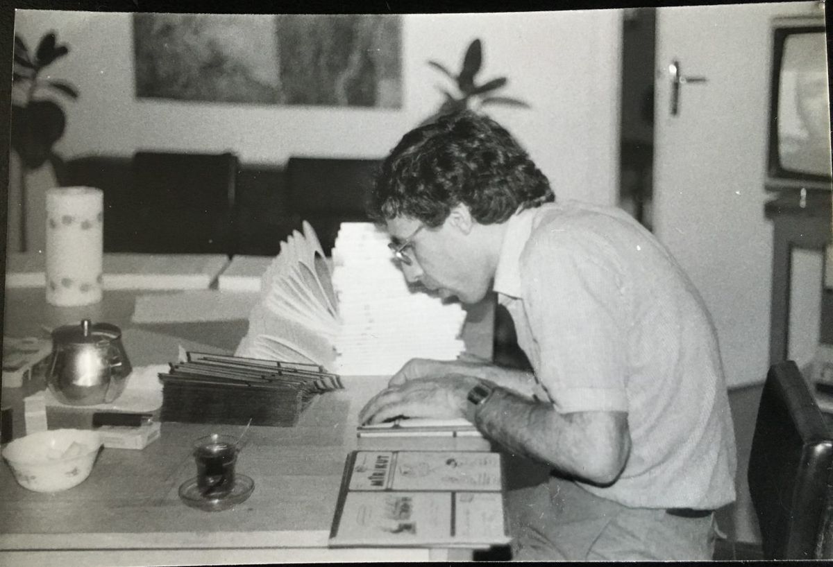 Mîzahşorekî Salên 1990î: Mehmûd Lewendî