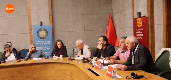 Ehmedê Bira forumê Amedî de derheqê çareserîyan de pêşkêşîyêk kerd