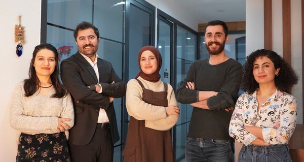 6 Salên Botan Timesê: 3 salan dildarî, salekê fon, salekê abonetî, salekê navber