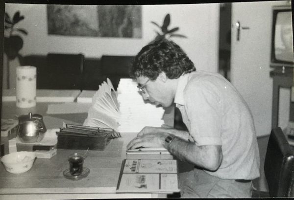 Mîzahşorekî Salên 1990î: Mehmûd Lewendî