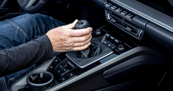 La transmisión manual no se muere, se encarece