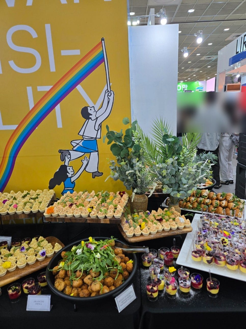 COEX Exhibition Catering: Finger Food That Keeps Visitors at Your Booth — 4