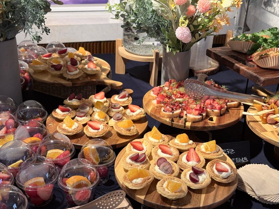 Art Exhibition Catering in Cheongdam-dong — Wine & Finger Food at Atollage — 6