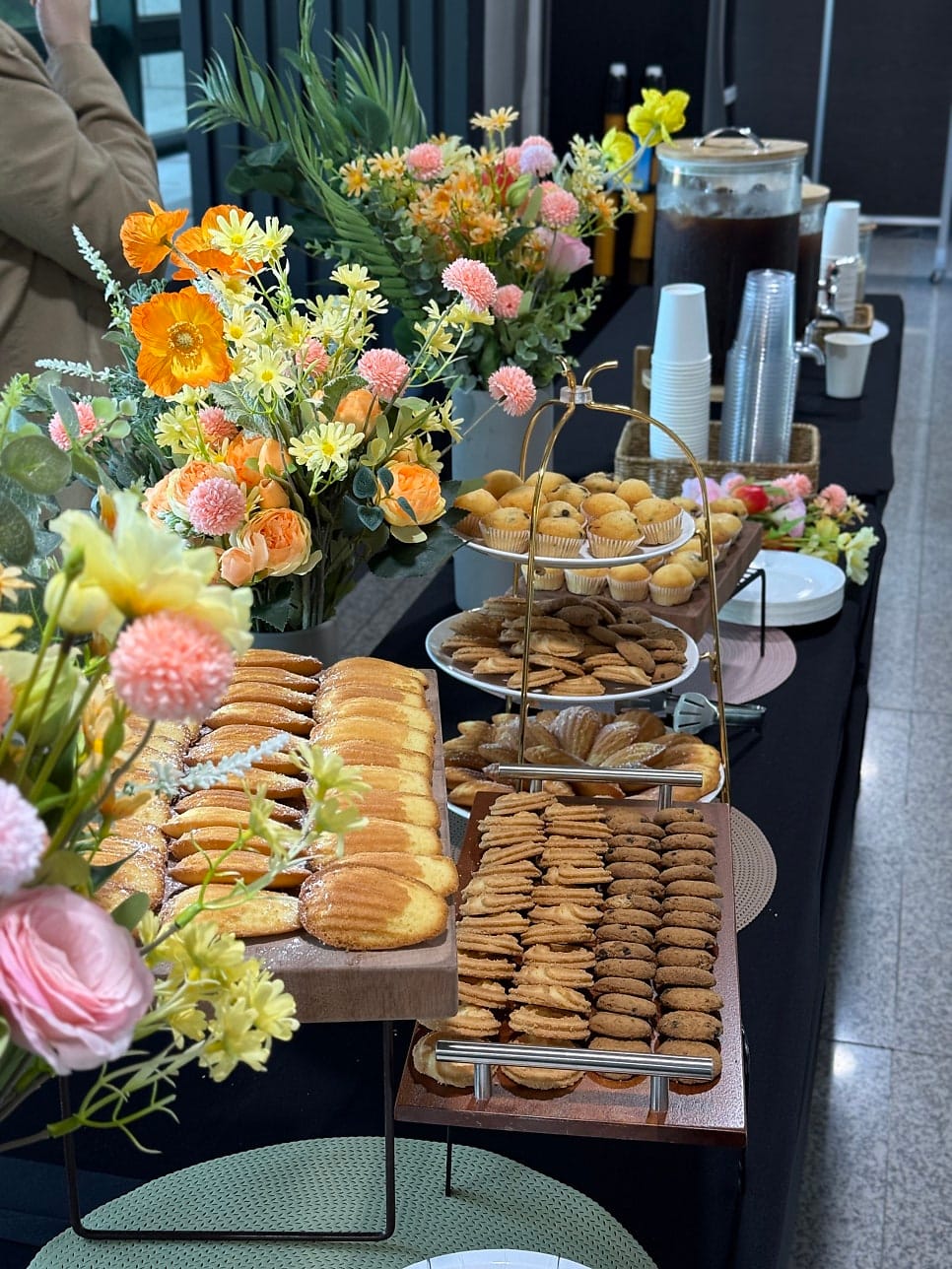 VIP Session Coffee Break & Formal Lunch Course Menu Catering — 11