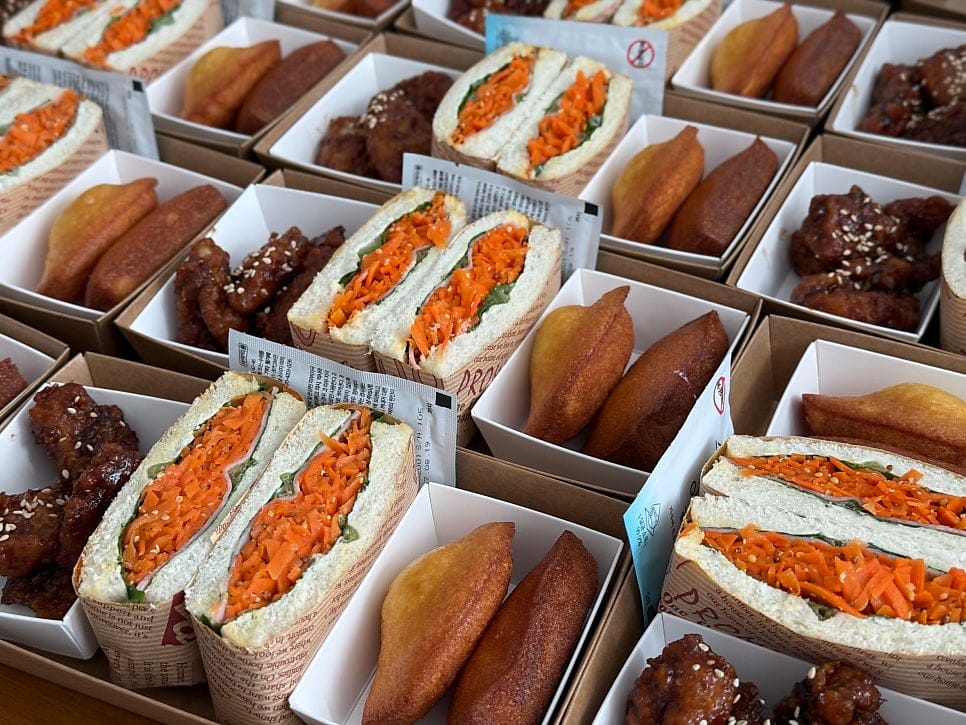 Boxed Lunch Catering for Corporate Meetings and Late-Night Work Sessions — 5