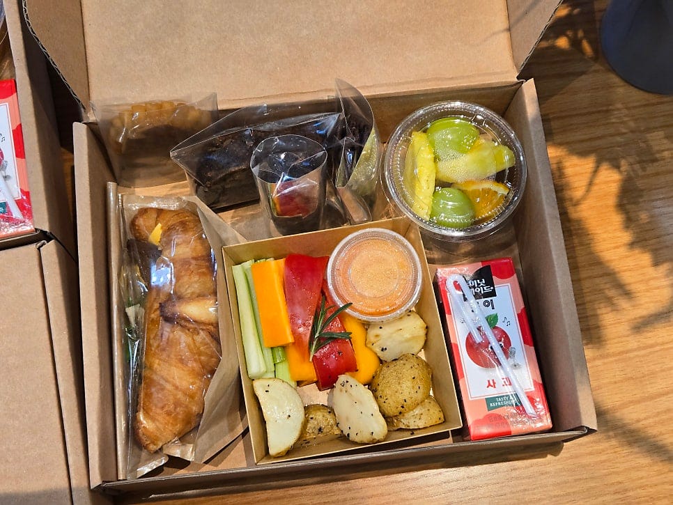 Boxed Lunch Catering for Corporate Meetings and Late-Night Work Sessions — 10