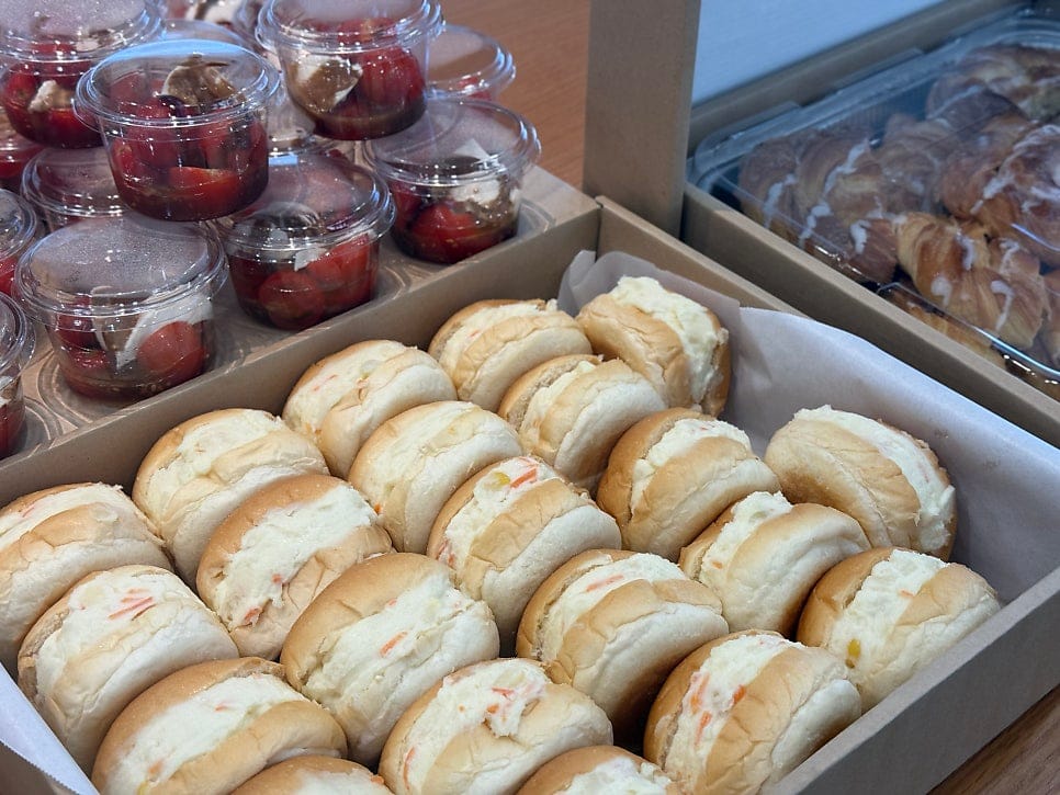 Conference & Seminar Catering: Breakfast Finger Food and Boxed Lunch in One Service — 3