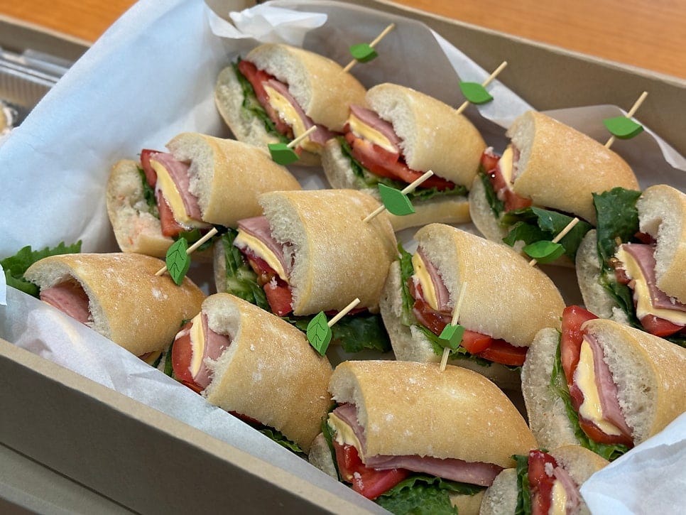 Conference & Seminar Catering: Breakfast Finger Food and Boxed Lunch in One Service — 4