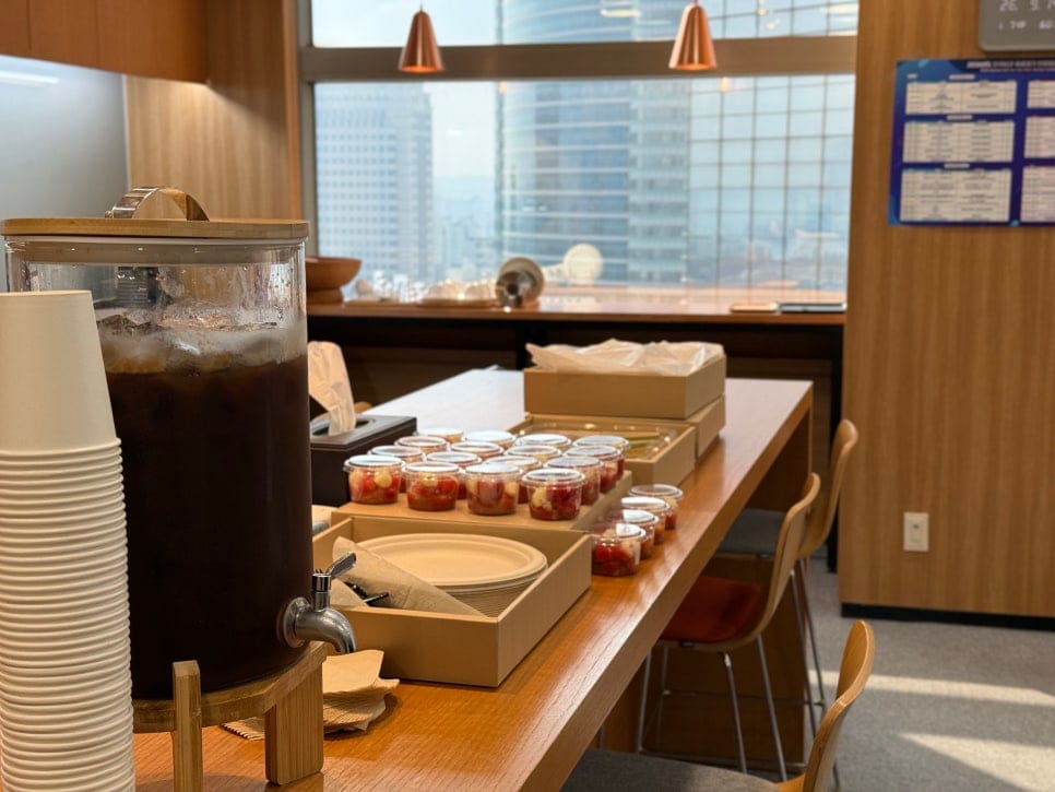 Conference & Seminar Catering: Breakfast Finger Food and Boxed Lunch in One Service — 8