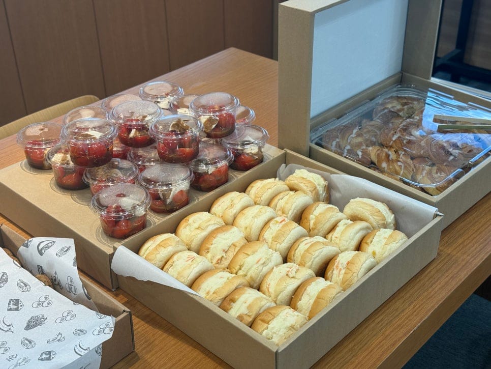 Conference & Seminar Catering: Breakfast Finger Food and Boxed Lunch in One Service — 9