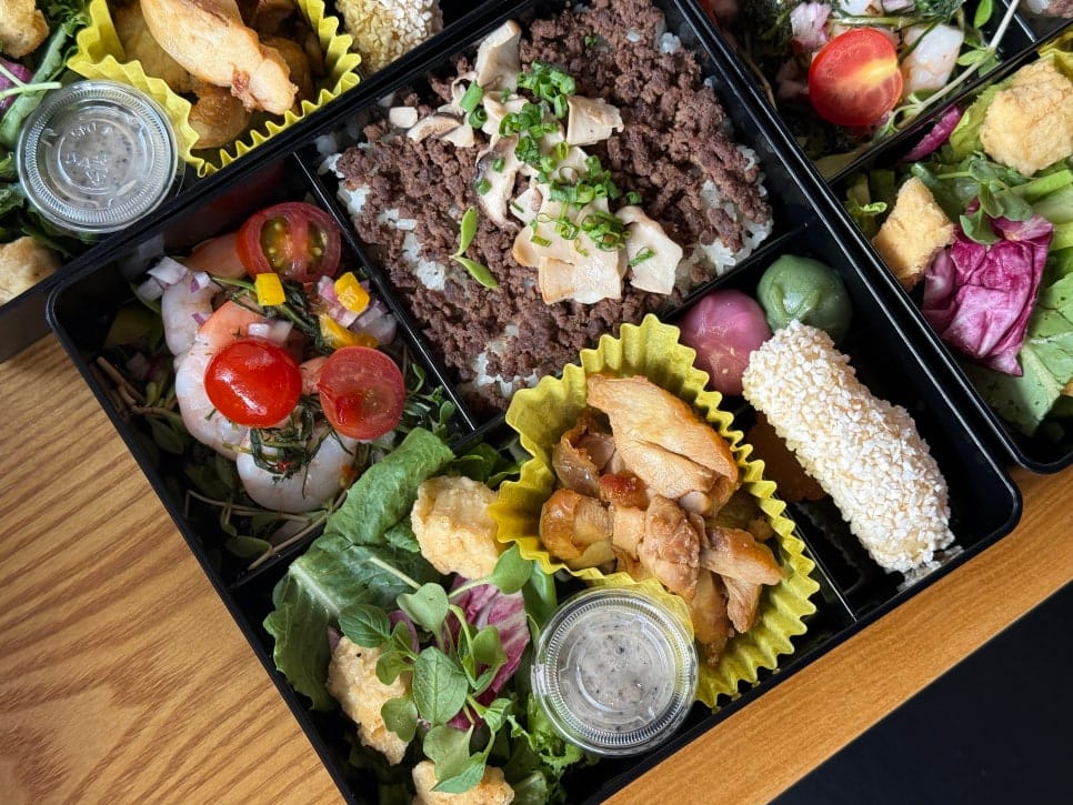 Conference & Seminar Catering: Breakfast Finger Food and Boxed Lunch in One Service — 14