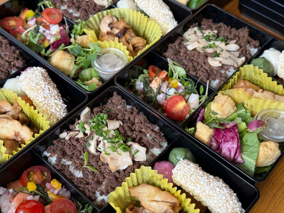 Conference & Seminar Catering: Breakfast Finger Food and Boxed Lunch in One Service — 19