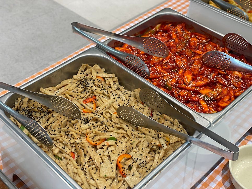 Why Employees Love It: Regular Lunch Catering for Corporate Offices — 7