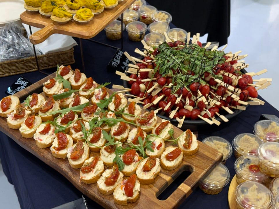 Gallery Catering in Insadong: Finger Food Setup for an Art Exhibition Opening — 10