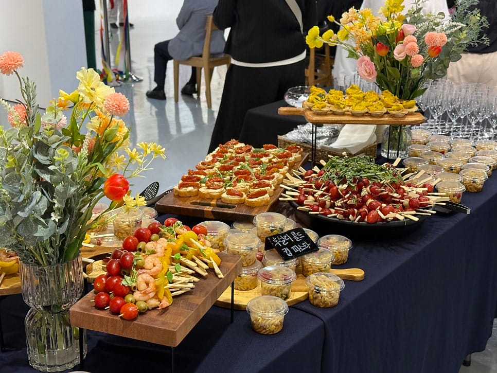 Gallery Catering in Insadong: Finger Food Setup for an Art Exhibition Opening — 12