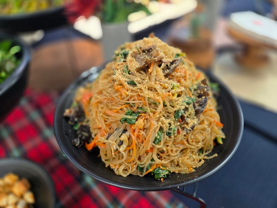 Vegan and Regular Options Together: A Custom Buffet Catering Review — 6