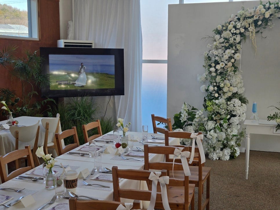 Why MZ-Gen Couples Obsess Over Catering More Than the Venue for Small Weddings — 13