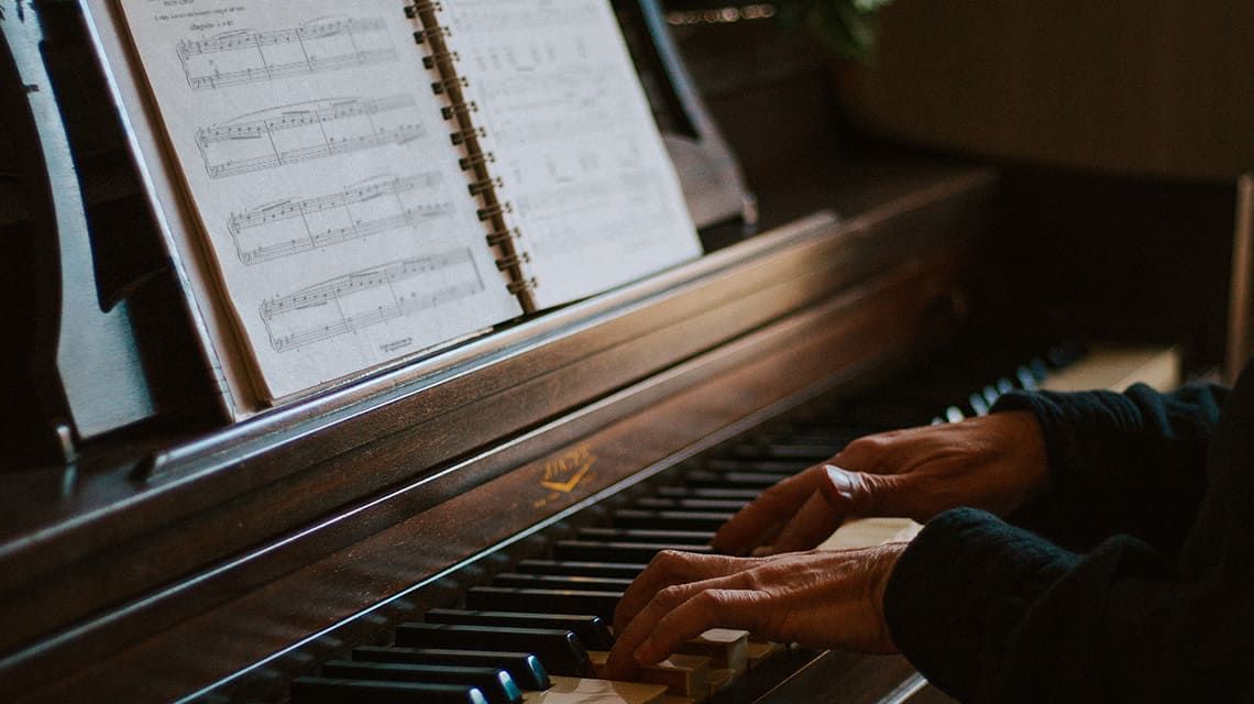 20 Piano Classics Every Student Should Learn