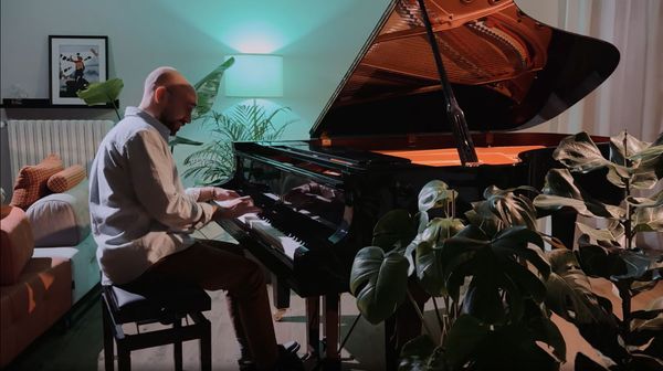 Costantino Carrara Performs "Merry-Go-Round of Life" from Howl's Moving Castle!