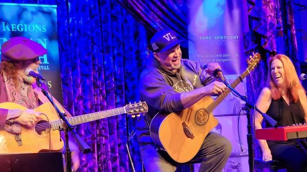 Surprise Guest at Tin Pan South: Garth Brooks!