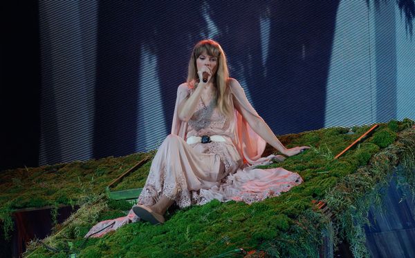 Taylor Swift on stage 