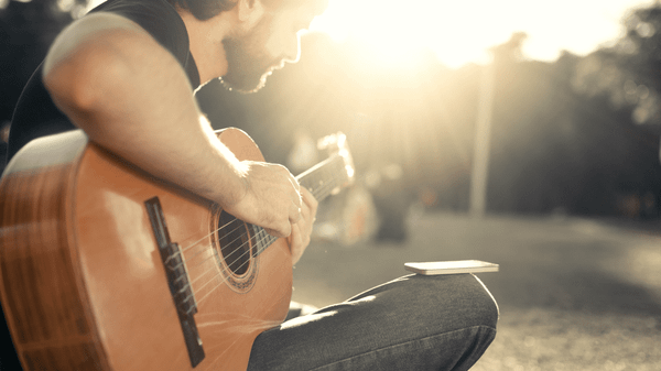 7 Crucial Things To Know Before Starting To Play The Guitar