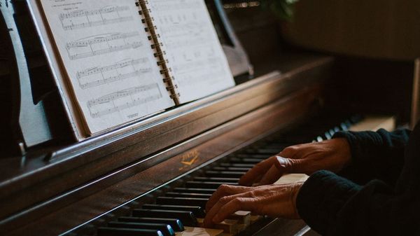 20 Piano Classics Every Student Should Learn