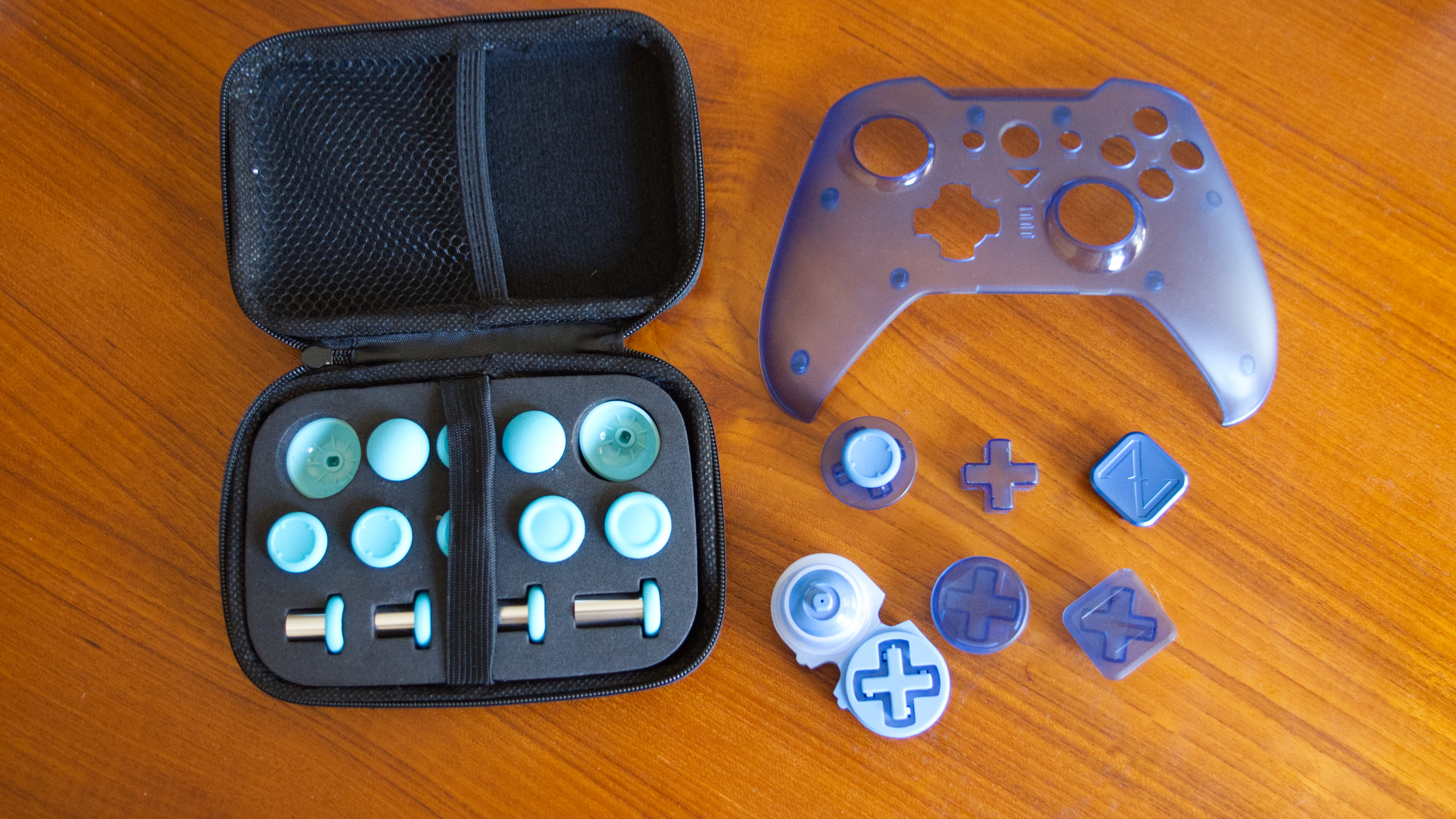 The shell of a ZD-0+ in asymetrical mode, along with several different lengths of sticks, d-pads, and modules.