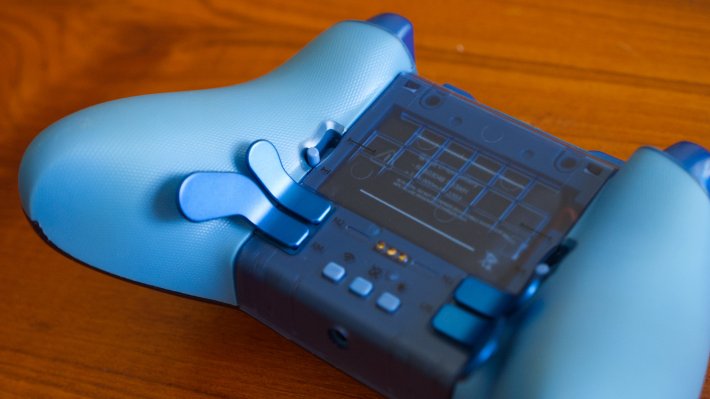 The back of the ZD-0+ showing of paddles, as well as switches for wireless,  and gyroscopic mode