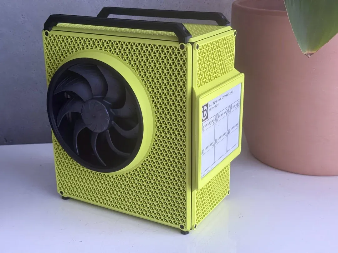The Steam Machine's ePaper Faceplate Is Open Source And Full Of Possibility