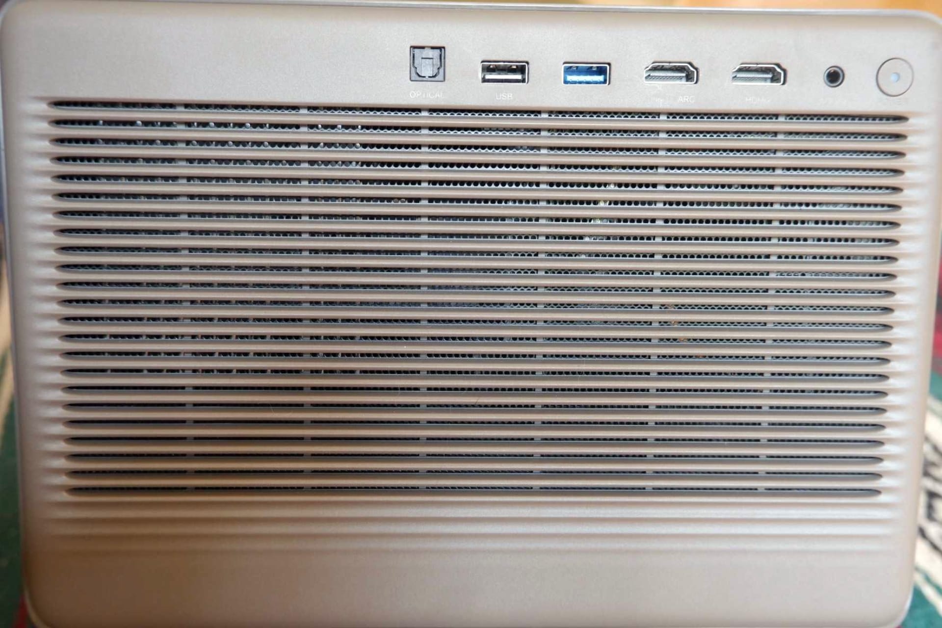 The backside of the XGIMI Horizon 20.