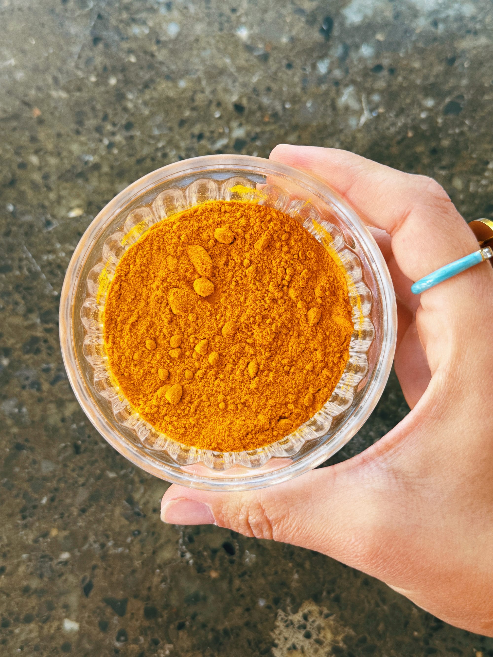 curcuma-mai-dirty-hands-2.JPG