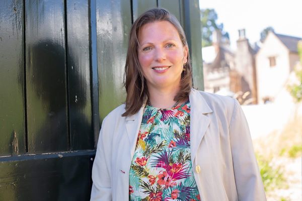 Finding Your Way to "Wildly Well": A Conversation with Perimenopause Specialist Lesley Waldron