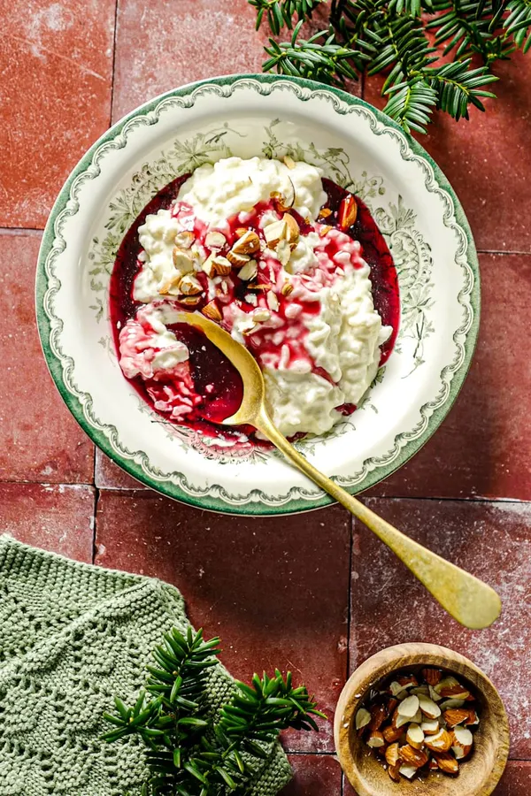 Verdens beste riskrem med kirsebærsaus