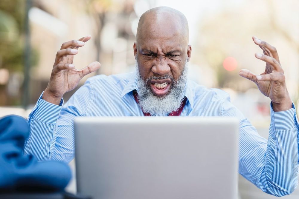 How to customize the behavior of the system when closing the laptop lid via the command line